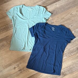 Banana Republic Bundle Blue and Green V-Neck T-Shirts size S